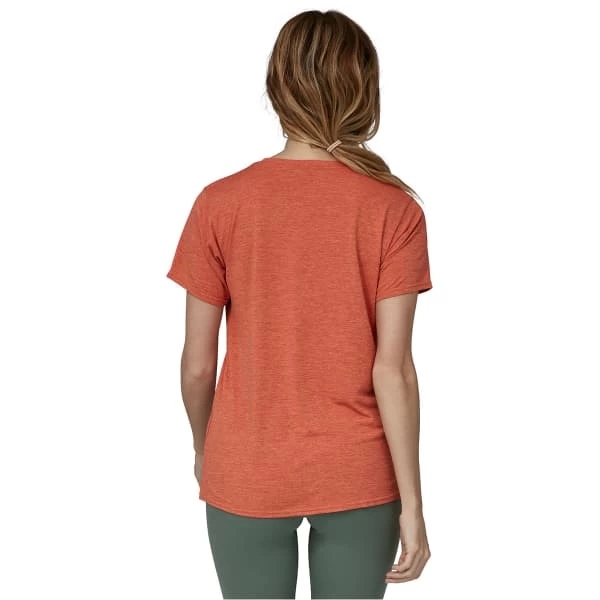 PATAGONIA W'S CAP COOL DAILY GRAPHIC SHIRT RIDGE RISE STRIPE: QUARTZ CORAL X-DYE 23 – Image 4